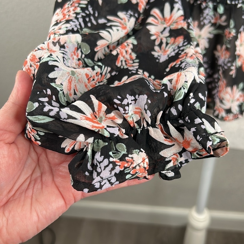 Miami Black Floral Boho Romantic Bell Sleeve Flowy Summer Top Size Small - Picture 4 of 7